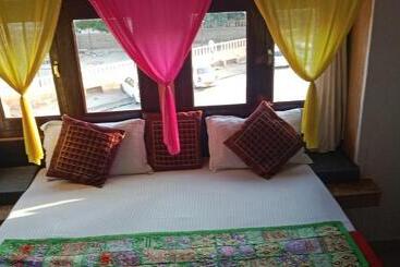 فندق Bhadu Place