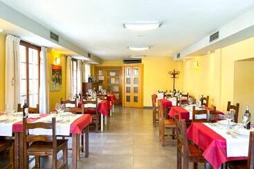 בית מלון כפרי Hostal Ainoa