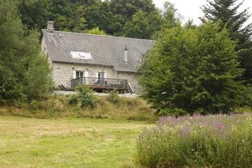 住宿加早餐  Une Pause En Corrèze