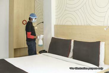 Fabhotel Mayra Grand