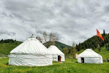 فندق صغير Jyrgalan Yurt Lodge