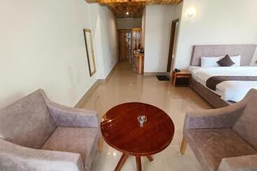 منتجع La Nicholas Lake View By Summit Hotels