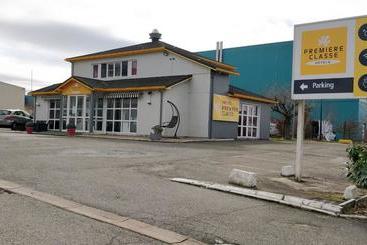 בית מלון כפרי Premiere Classe Coignieres