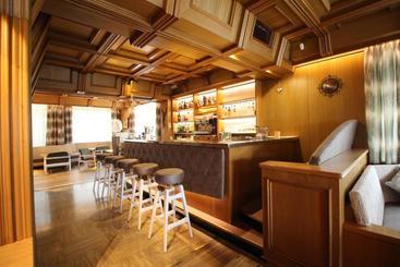 هتل Astor Suites B&b