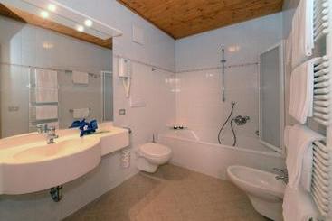 هتل Casa Alpina   Alpin Haus