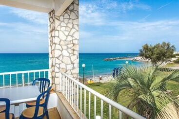 Отель Club Residence La Castellana Mare