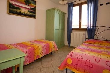 هتل Follonica Apartments