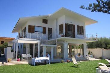 هتل Suitebeach B&b And Resort