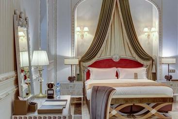 هتل Espinas Palace