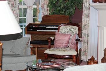 هتل John S Gate Gourmet B&b