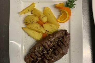 هتل Und Restaurant Zeus