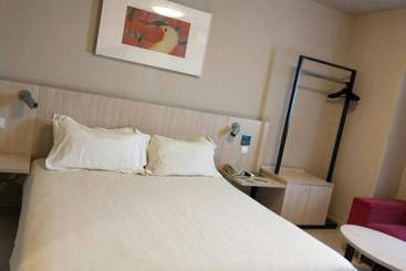 هتل Hanting Premium  Beijing Capital International Airport