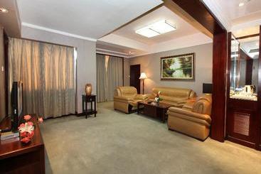 هتل New Century Pujiang