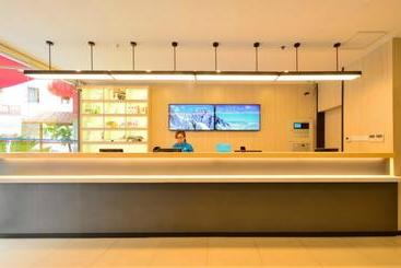 هتل Hanting Express Dalian Huanan Square