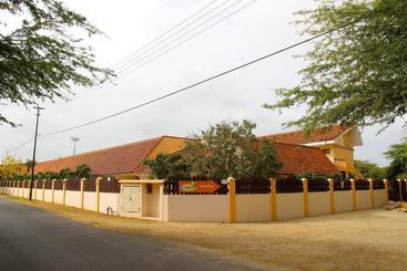 هتل Camacuri Residence