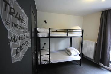 هتل The Cube Hostel