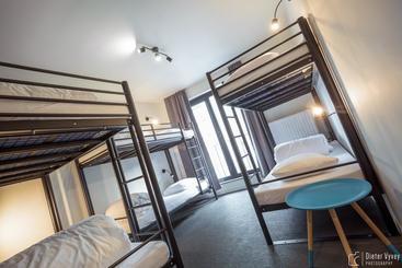 هتل The Cube Hostel