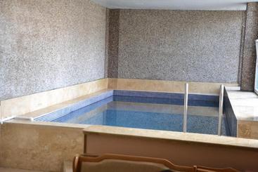 Nur Hotel & Resort
