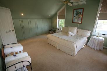 Silver Waters Bed & Breakfast