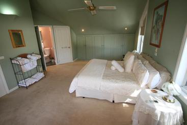 Silver Waters Bed & Breakfast