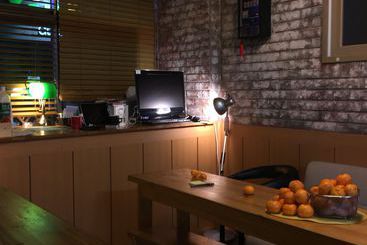 هاستل Backpackers In Jeju City Center