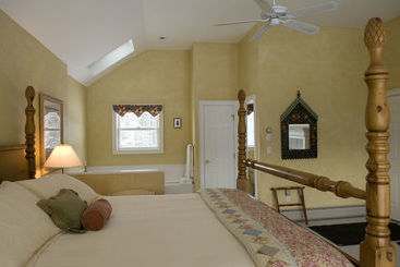 هتل Red Clover Inn And Restaurant