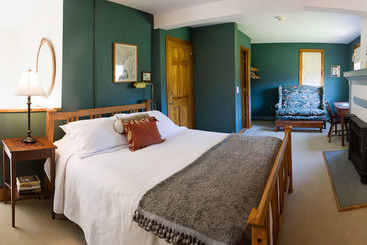هتل Red Clover Inn And Restaurant
