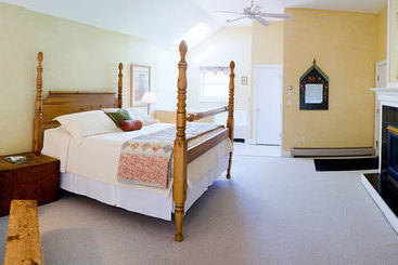 هتل Red Clover Inn And Restaurant