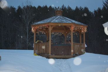 هتل Red Clover Inn And Restaurant