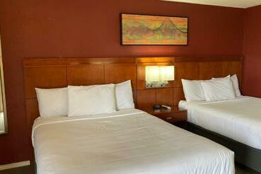 モーテル Lakeshore Inn Waterfront
