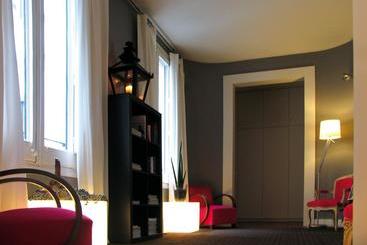 تختخواب و صبحانه The5rooms