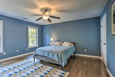 بيت ريفى Beautiful Lakefront Retreat W/ Deck & Views!