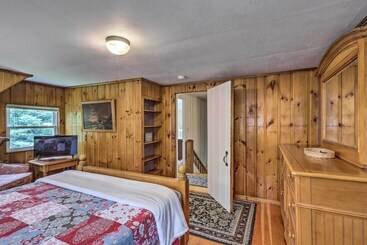بيت ريفى Franconia Escape On Half Acre W/ Fire Pit & Deck!