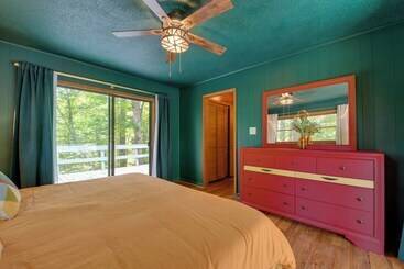 بيت ريفى Pet Friendly Cabin   1 Mi From Fontana Lake!