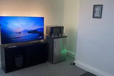اقامتگاه Sapphire Suites, Stunning 2 Bed House In Bradford