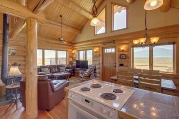 Сельский дом Yellowstone Cabin W/ Stunning Mountain Views