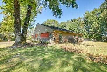 コテージ Sunroom, Fire Pit + Sauna: Lake Locust Village Gem