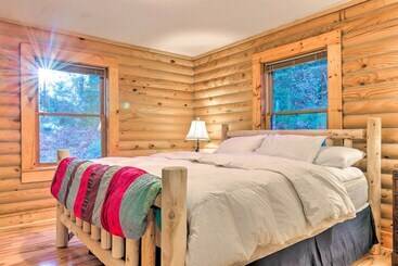 コテージ Cedar Mountain Log Cabin: 4 Mi Dupont State Forest