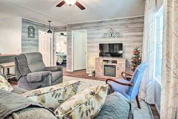 コテージ Charming Blue Knob Home Near Golfing + Skiing