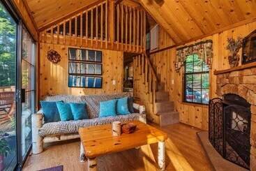 コテージ Family Cabin On 6 Acres W/ Lake Access & Hot Tub!