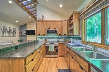 بيت ريفى Modern Lenoir Mtn Retreat: 9 Acres, Fire Pit!