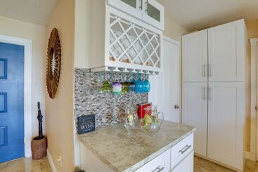 별장 Waterfront Home W/ Game Room, 2 Miles To Beach!