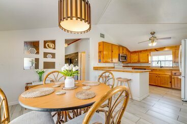 קוטג'' Charming Floral City Home 4 Mi To Downtown!
