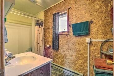 별장 Charming Montana Retreat W/ Mountain Views!