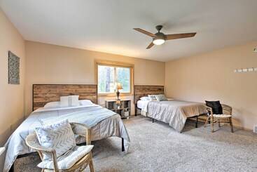 별장 Cozy Dam Lake Escape W/ Dock, Yard & Water Access!