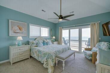 קוטג'' Grand Seaside Escape W/ Direct Beach Access!