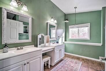 קוטג'' Gray Home W/ View Of Boone Lake + Fire Pit!