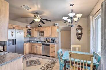 Сельский дом Pet Friendly Abode W/ Yard, Near Outdoor Hotspots!