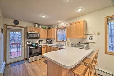 コテージ Poconos House W/ Deck + Game Room < 2 Mi To Lakes!