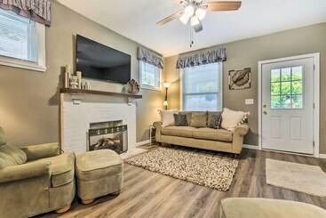 بيت ريفى Remodeled Dtwn Hot Springs Home W/ Porch!